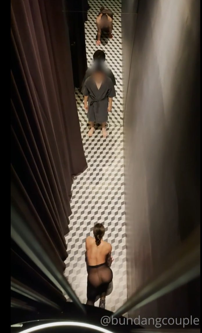 【2023_02_24】Video_of_the_process_of_undressing_outside_🎥.m4v